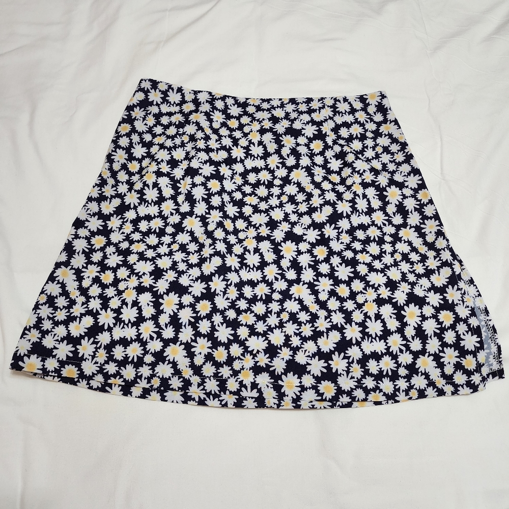 Black and white floral flower daisy skirt side slit spring sprung size medium